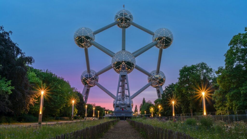 The atomium stands tall during twilight hours
